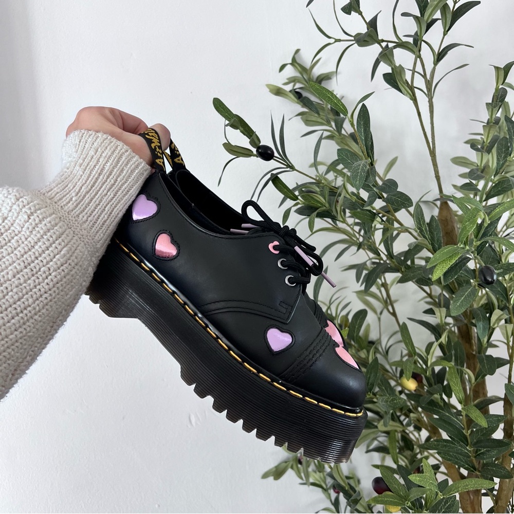 ིྀི ˚𓃹Heart Dr martens         ིྀི ˚𓃹